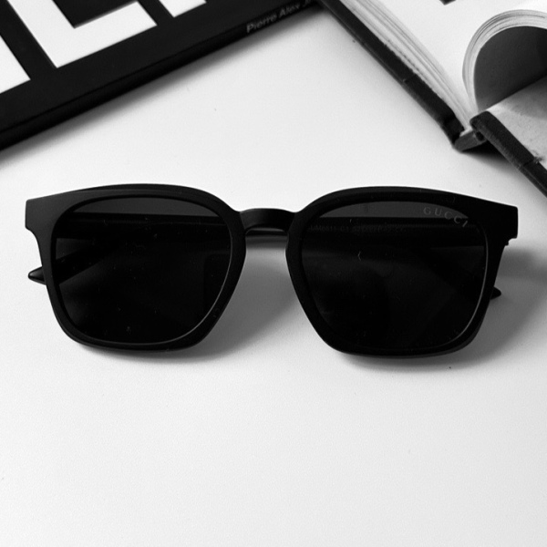 عینک آفتابی مدل Um-8811-Blc