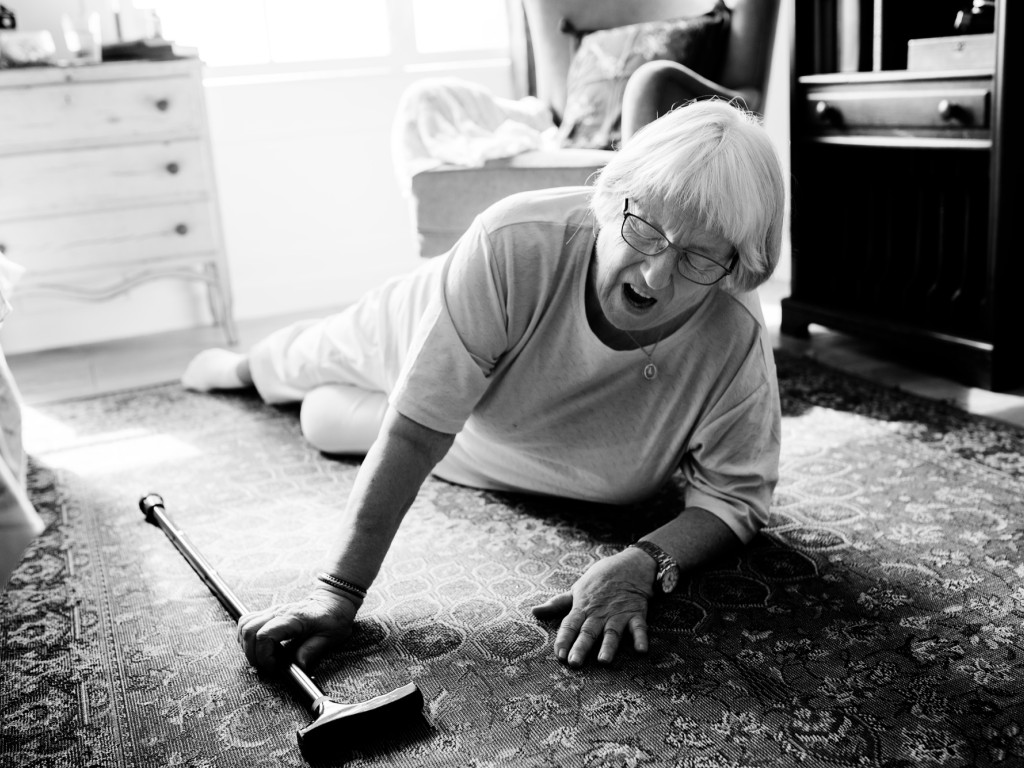 راهنمای جامع ایمنی در منزل برای سالمندان