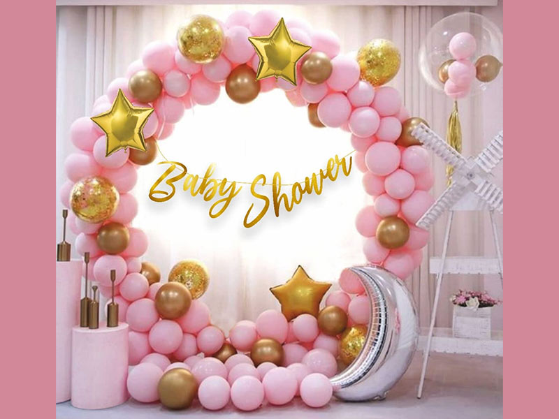 بادکنک‌آرایی بیبی‌شاور و رونمایی از جنسیت نوزاد