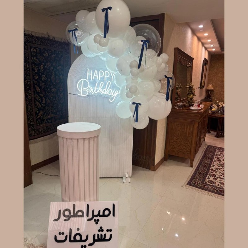 بادکنک‌آرایی سفید اقتصادی با پاپیون‌های کوچک مشکی - کد 511