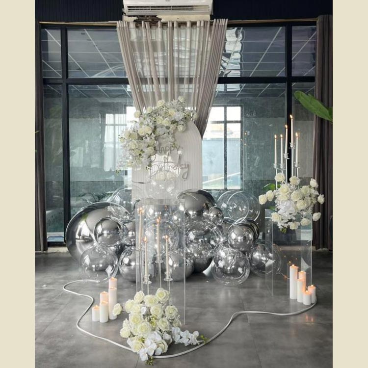 تم تولد گل‌آرایی مصنوعی و بادکنک‌آرایی نقره‌ای  - کد 512