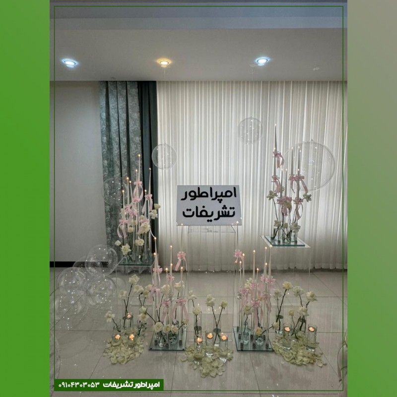 دکور مراسم تولد با گل‌آرایی رز و شمع