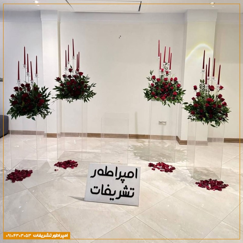 گل‌آرایی رز سرخ مصنوعی با شمع‌های سرخ (تولد و یلدا)