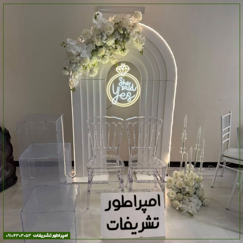 گل‌آرایی رز سفید لاکچری برای مراسم بله برون و تولد