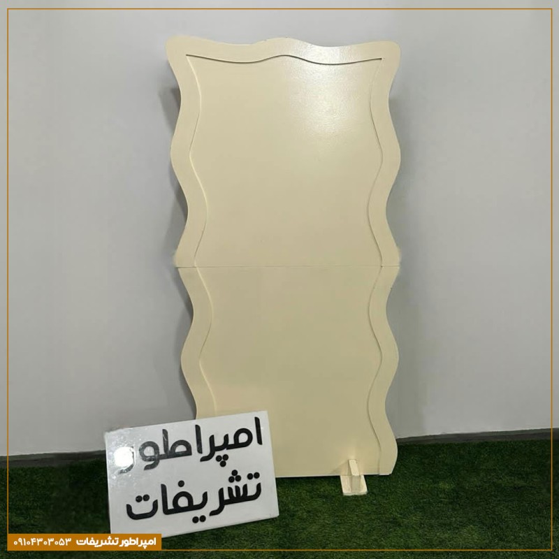 بکگراند موج دار کرم رنگ