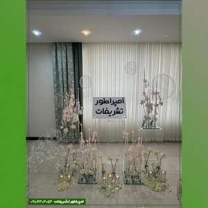 دکور مراسم تولد با گلآرایی رز و شمع