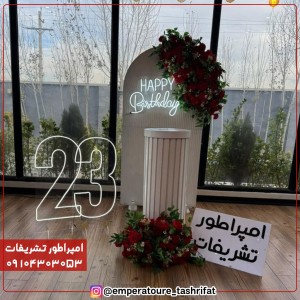 گل آرایی مصنوعی رز قرمز – تم تولد، اقتصادی و شیک