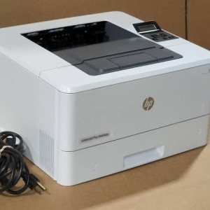 پرینتر لیزری استوک hp 402n با دو عدد کارتریج اضافه