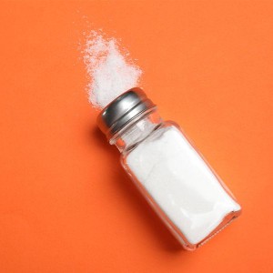 نمک رژیمی چیست؟ بررسی تفاوت با نمک معمولی، فواید، قیمت و نکات خرید