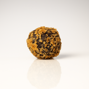 ترافل دست ساز شکلات تلخ با بادام زمینی اکسیر