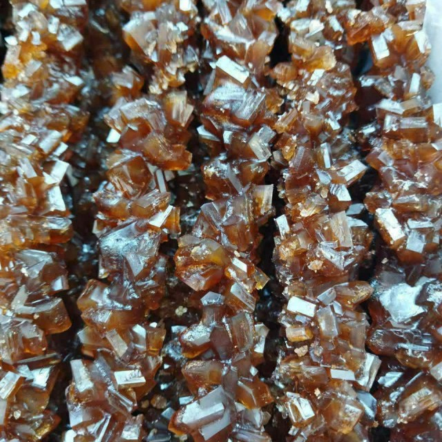 نبات قهوه ای نیشکری شاخه  (600 گرم)