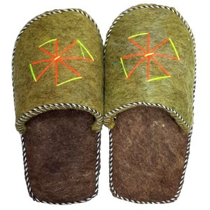 دمپایی نمدی مردانه رنگی جلو بسته دور دوزی شده