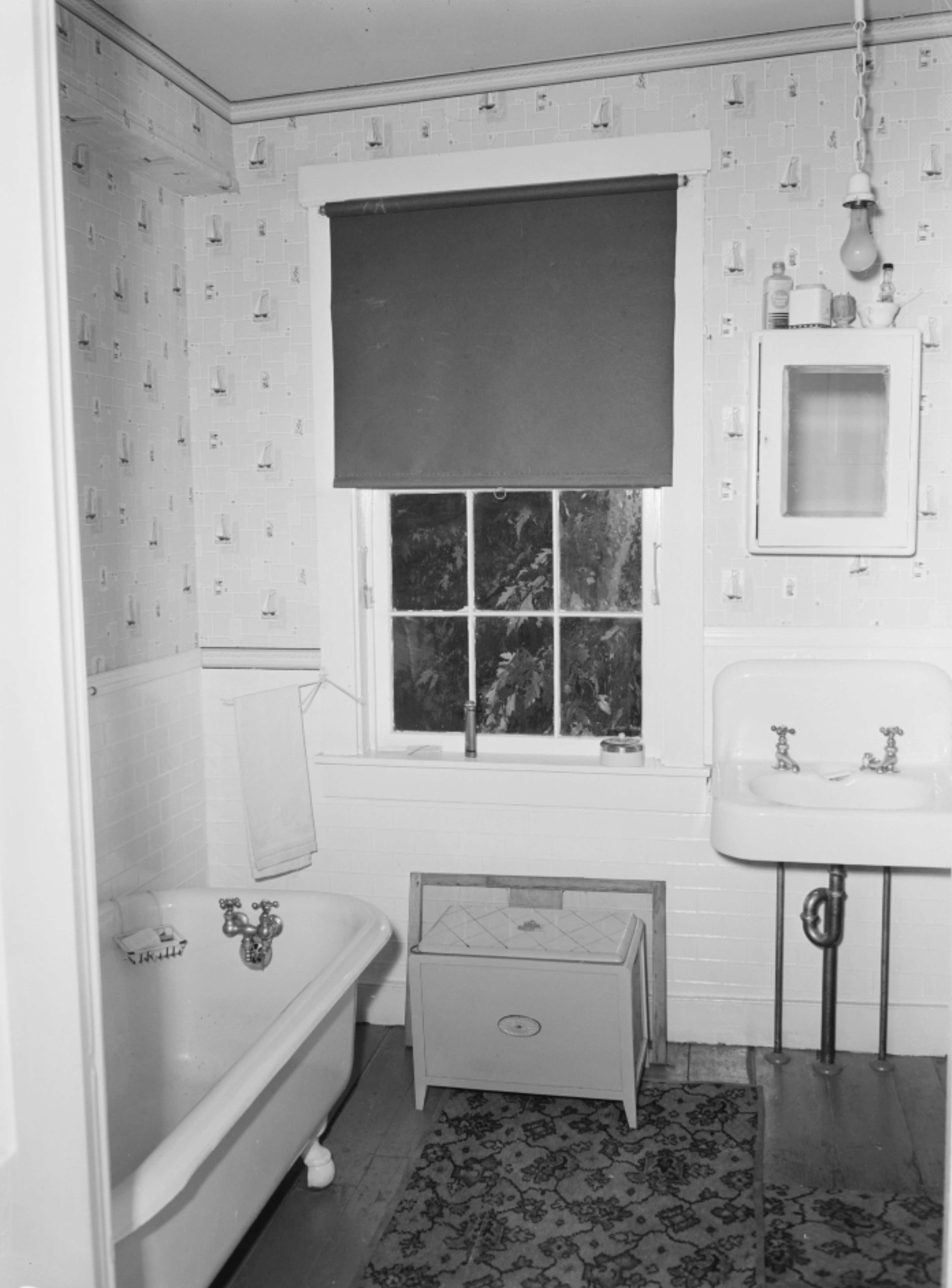 شیر پیچی قدیمی با دو دستگیره