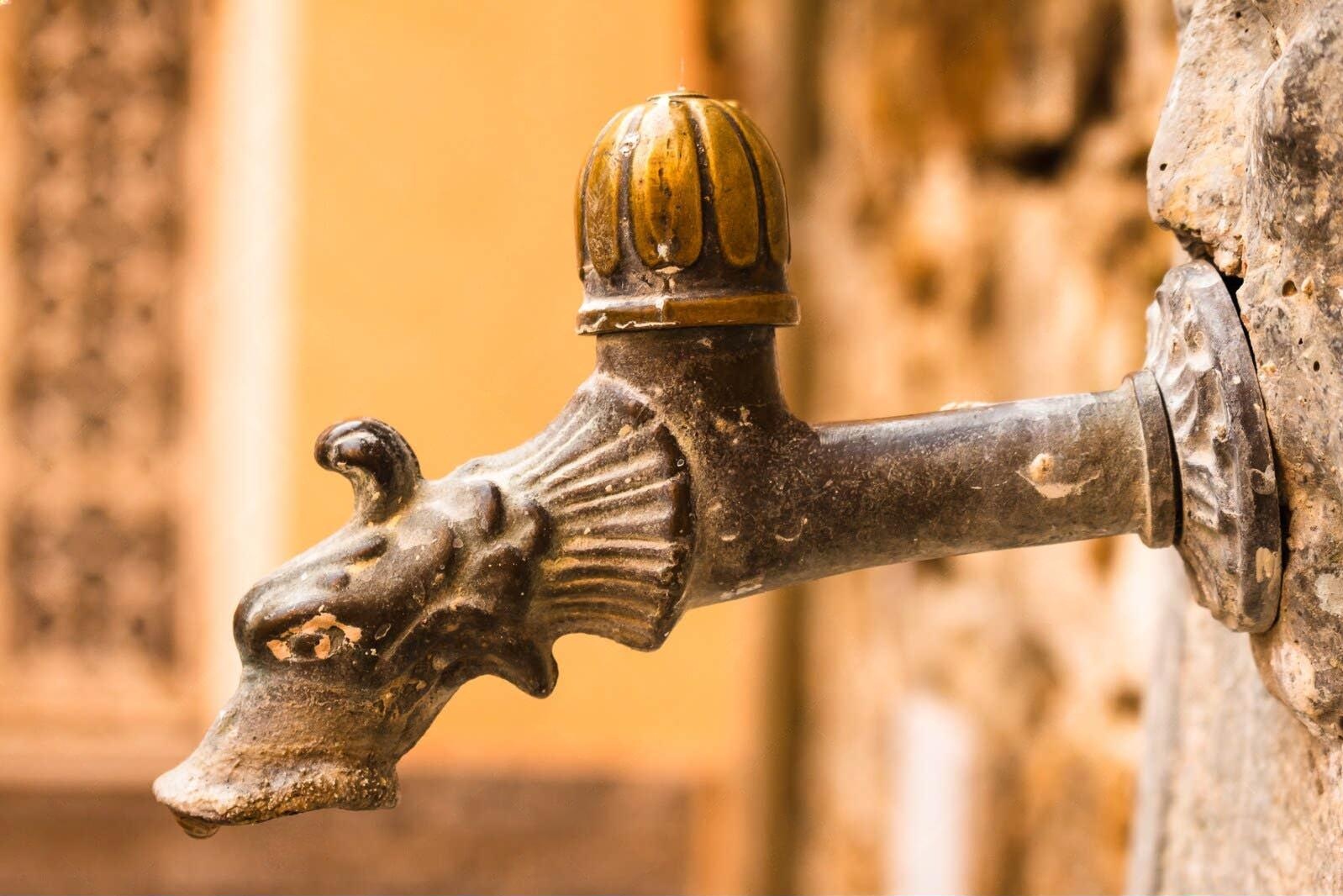 شیرهای فلزی سنتی قرون میانی