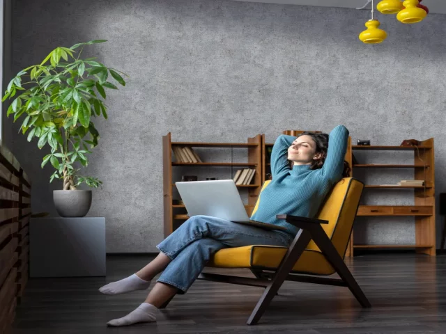 کاغذ دیواری کربن 3/carbon3 طرح پتینه خاکستری کد ۱۰۲۴۲