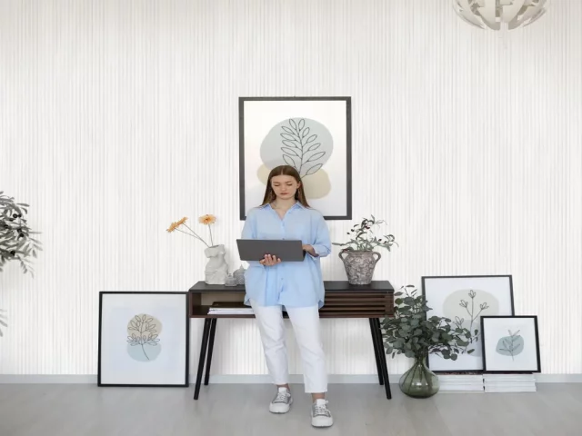کاغذ دیواری کربن2/carbon طرح راه راه سفید کد ۱۰۱۸۰