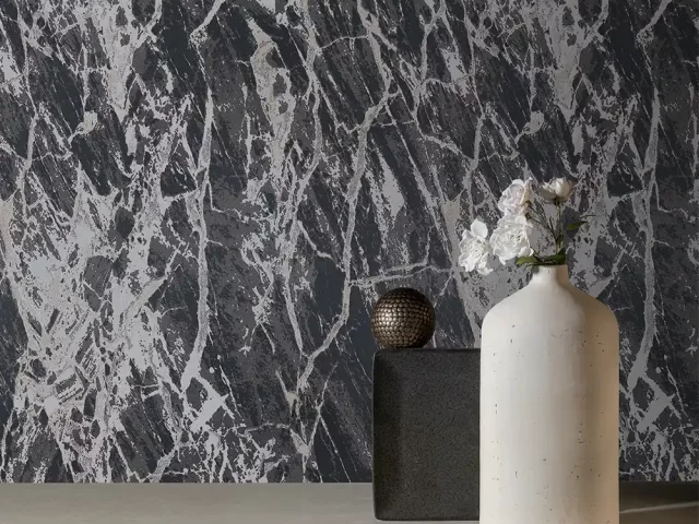 کاغذ دیواری طرح رگه دار خاکستری / مشکی کد ۱۱۰۷۲