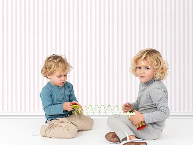 کاغذ دیواری کودک طرح راه‌راه | صورتی کد 12051