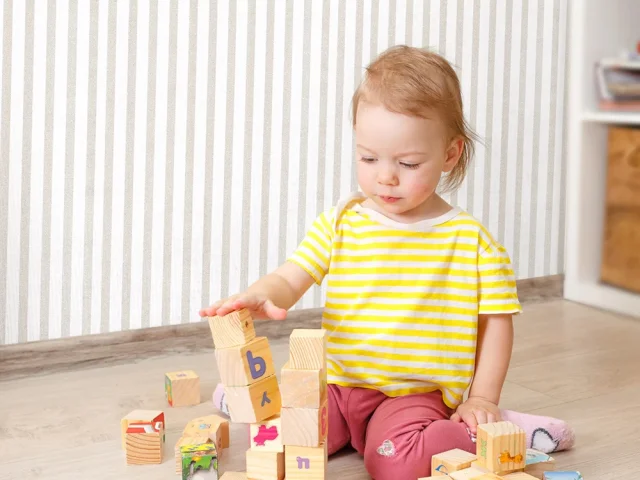 کاغذ دیواری کودک طرح راه‌راه | کرم کد 12047