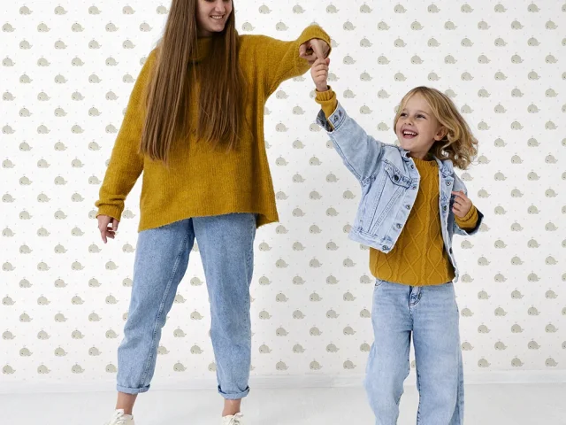 کاغذ دیواری کودک طرح نهنگ‌های دریایی | سفید / کرم کد 12045