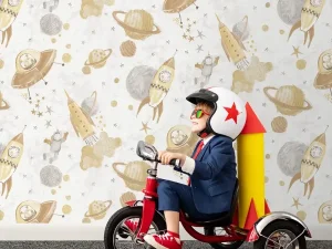 کاغذ دیواری کودک طرح کهکشان و فضانورد | کرم / طلایی کد 12105