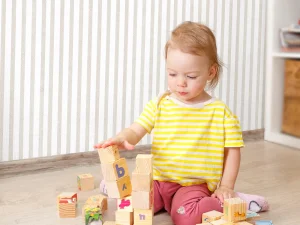 کاغذ دیواری کودک طرح راه‌راه | کرم کد 12047