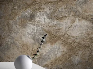 کاغذ دیواری طرح رگه‌دار / پتینه کرم کد ۱۱۰۰۴