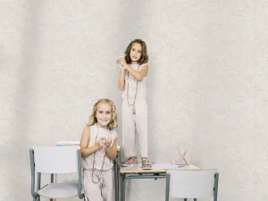 کاغذ دیواری طرح رگه‌دار / پتینه سفید کد ۱۱۰۰۵