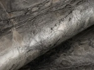 کاغذ دیواری طرح رگه‌دار / پتینه خاکستری کد ۱۱۰۱۴