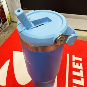 قمقمه استنلی اورجینال مدل Iceflow Flip Straw Tumbler گنجایش 0.88 لیتر - در حد نو