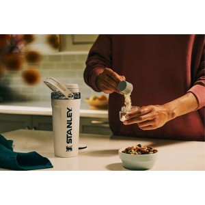 شیکر اورجینال  استنلی مدل ACTIVATE SHAKER BOTTLE  گنجایش 0.59 لیتر