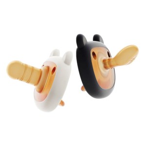 پستانک دو عددی سفید و مشکی ( روز و شب ) هی اور شی ( + 3 ماه )