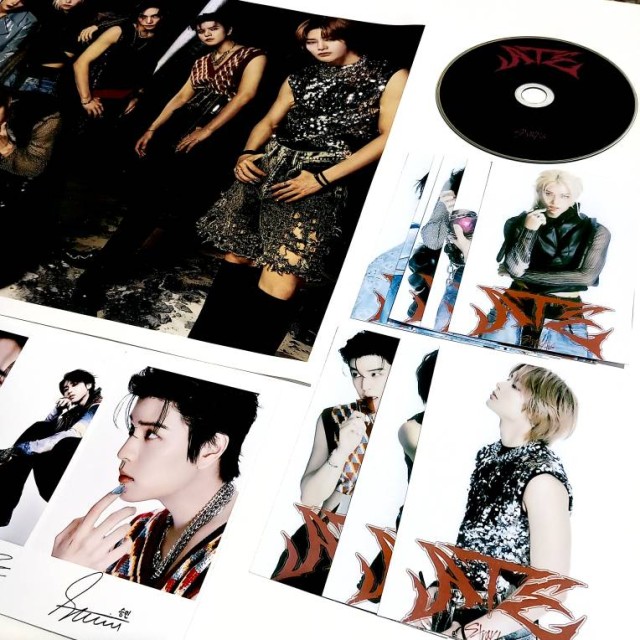 خرید پکیج آلبوم In Life استری کیدز Stray Kids