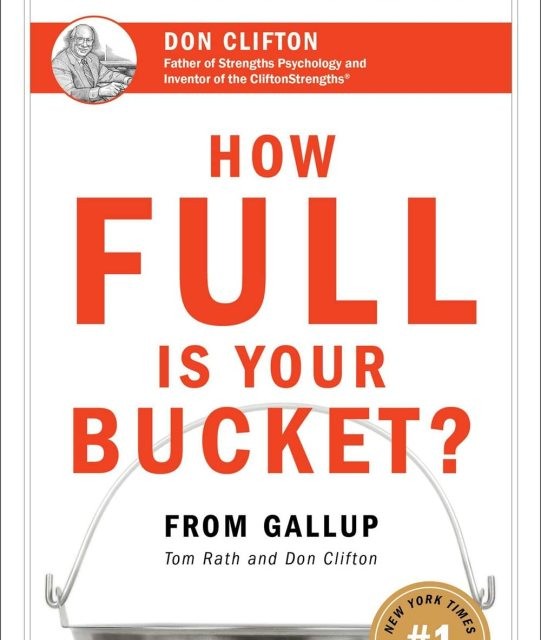 کتاب How Full Is Your Bucket کتاب انگلیسی کتاب سطل شما چقدر پر است اثر Rolf Dobelli