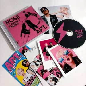 آهنگ APT از رزی بلک پینک و برونو مارس Rose BLACKPINK