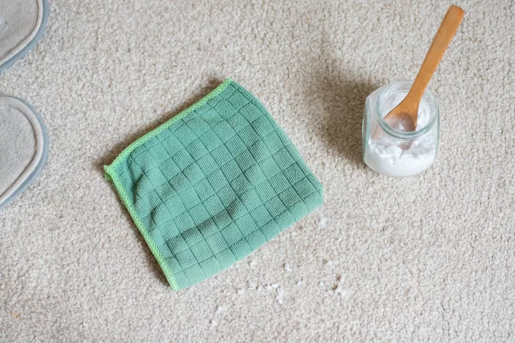 نحوه تمیز کردن و خوشبو کردن فرش با جوش شیرین 12