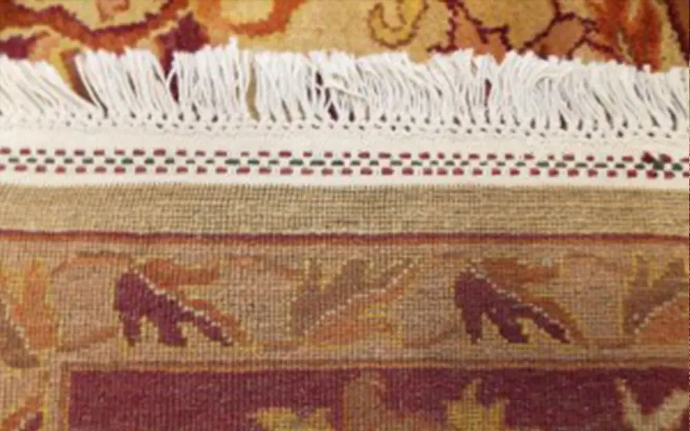 پایه فرش دستباف به حاشیه تبدیل می شود.