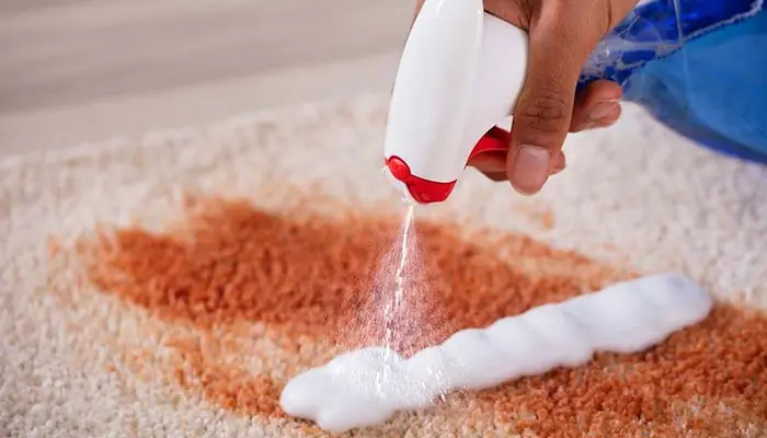  پاک کردن لکه چای از روی فرش با نمک و آب گازدار