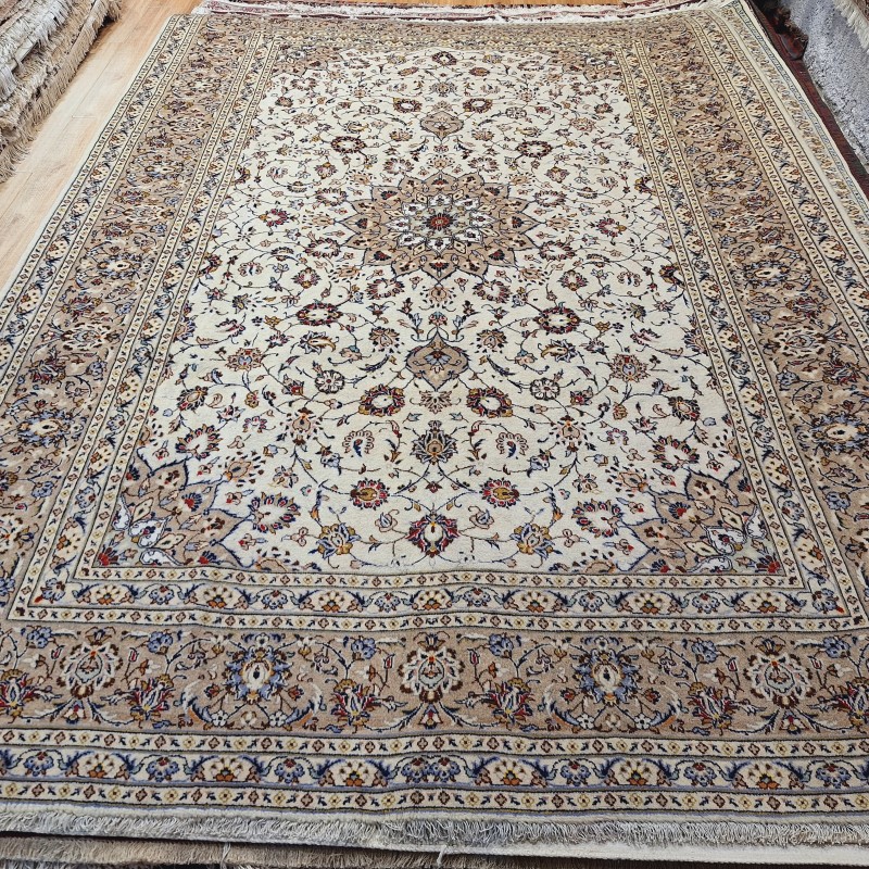 قالی ۹متری کاشان ترنج خورشیدی