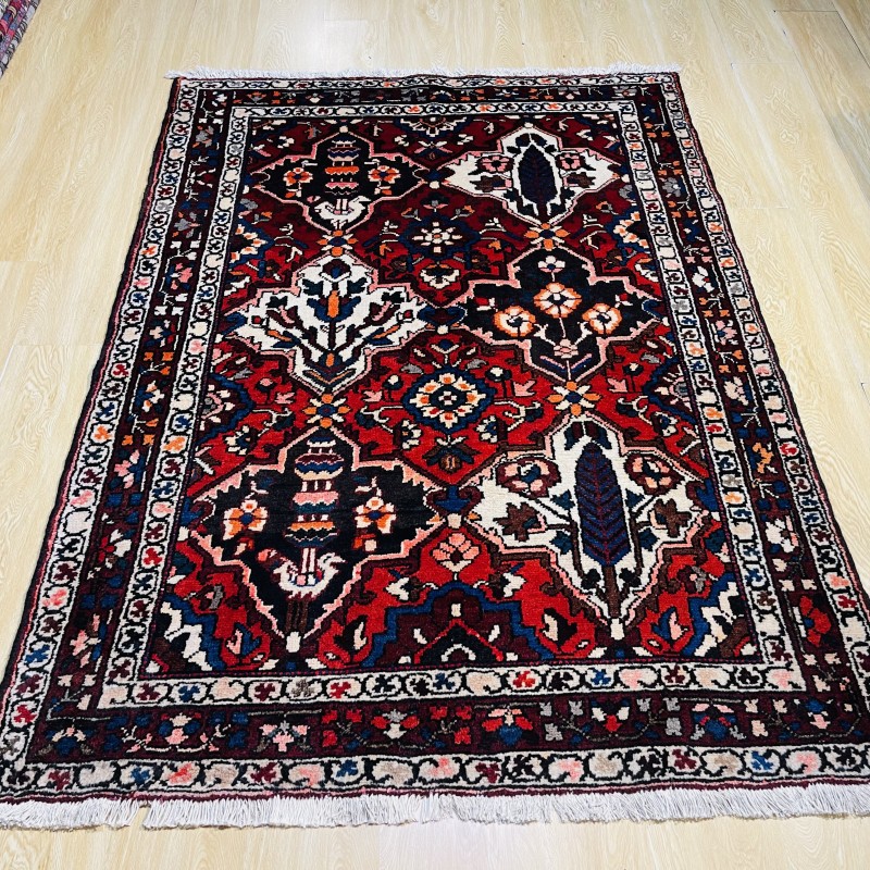 قالیچه بختیاری خشتی
