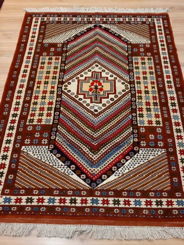 فرش دستبافت خراسان _ ابعاد:185*135