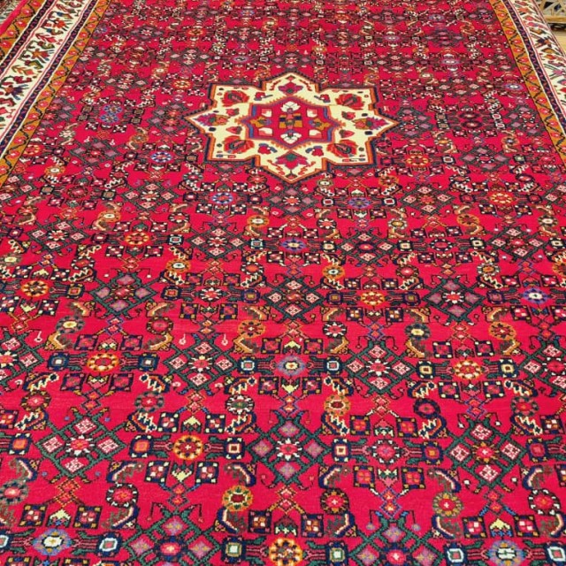 فرش دستبافت حسین آباد_ابعاد:320*210
