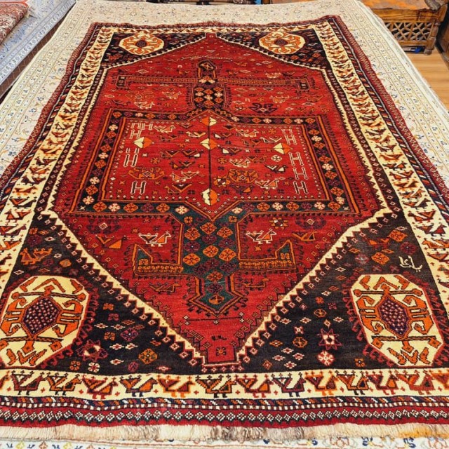 فرش دستبافت شیراز_ابعاد:245*157