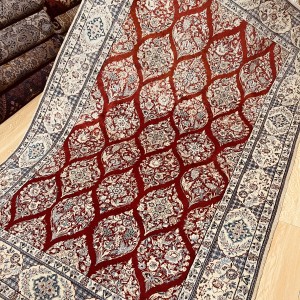 فرش ۴ متری نایین ۶ لا
