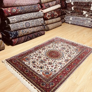 ذرع نیم تمام ابریشم قم