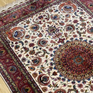 ذرع نیم تمام ابریشم قم