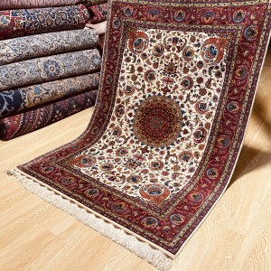 ذرع نیم تمام ابریشم قم