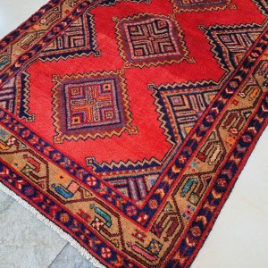 کناره زمینه لاکی همدان
