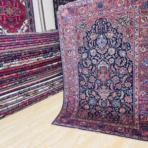 قالیچه انتیک‌ کاشان با قدمت حدود ۱۰۰ سال