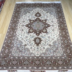 قالیچه ۵۰ رج تبریز طرح هریس